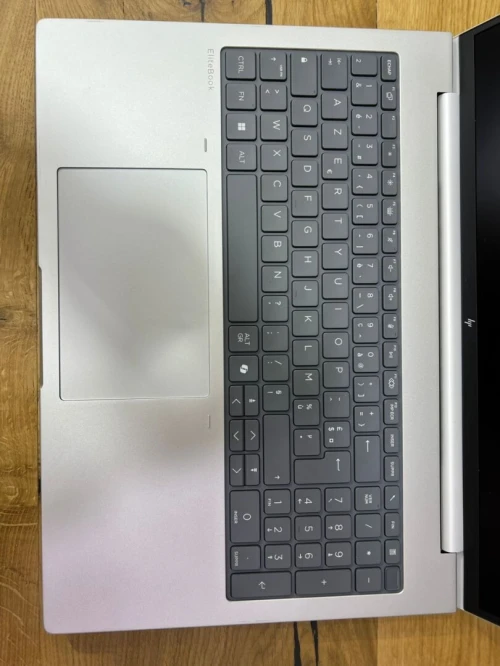 PC portable HP EliteBook 8 G1a 16 pouces HP Wolf Pro Security Edition (caba France) Processeur AMD Ryze 7 PRO 250 RAM 32 DDR5-5600 MT/s Disque SSD NVMe 512 Go