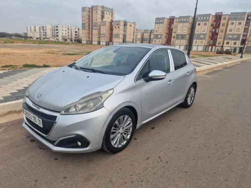 Peugeot 208 2015 Allure Facelift