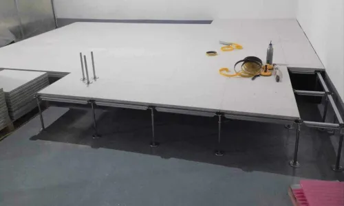 Installation professionnelle et soignée de faux plancher technique