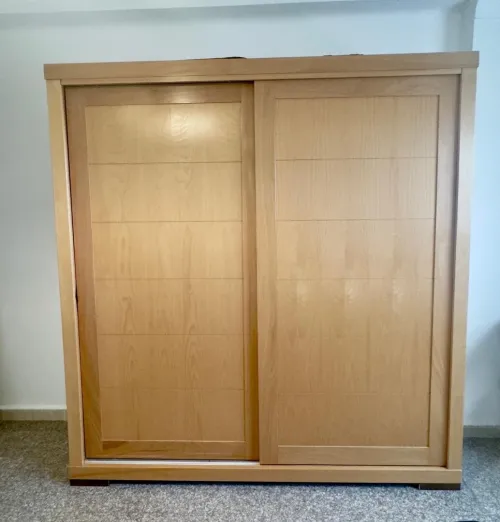 Armoire en hêtre massif