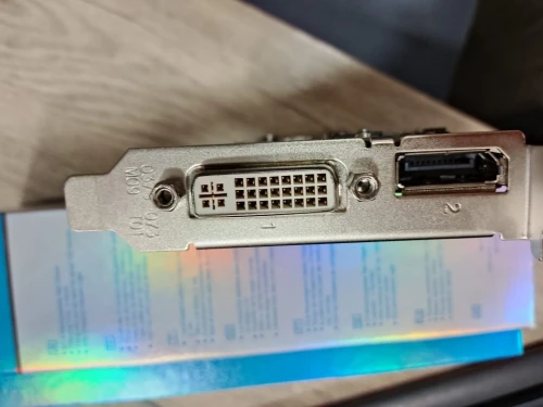 Carte graphique  NVIDIA K 620 . QUADRO 2G DVI , DISPLAY