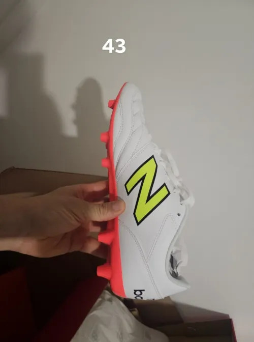 Chaussure de foot neuf et occasion