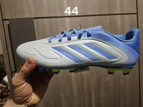 Chaussure de foot neuf et occasion