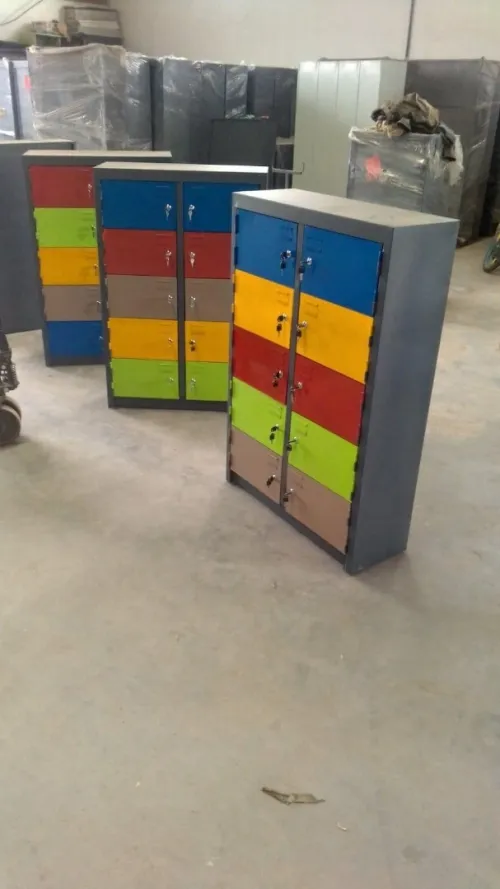 Vestiaire métallique Scolaire / Armoire métallique / Classeur métallique C4 / Rayonnage / Etagère