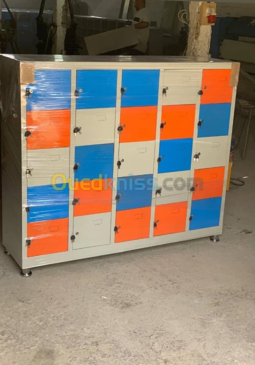 Vestiaire métallique Scolaire / Armoire métallique / Classeur métallique C4 / Rayonnage / Etagère 