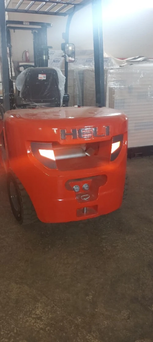 HELI CHARIOT ELEVATEUR 3 TONNES 2025