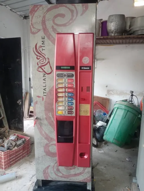 Distributeur automatique de boissons chaudes موزع آلي للمشروبات الساخنة