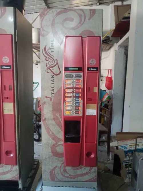 Distributeur automatique de boissons chaudes موزع آلي للمشروبات الساخنة