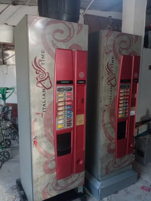 Distributeur automatique de boissons chaudes موزع آلي للمشروبات الساخنة