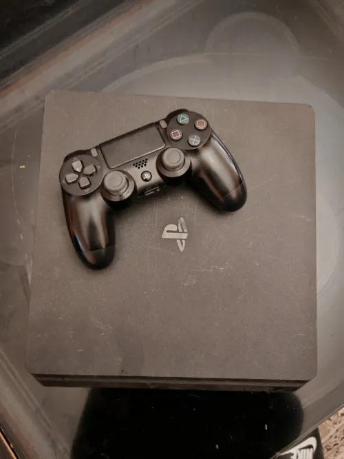 Playstation 4 slim
