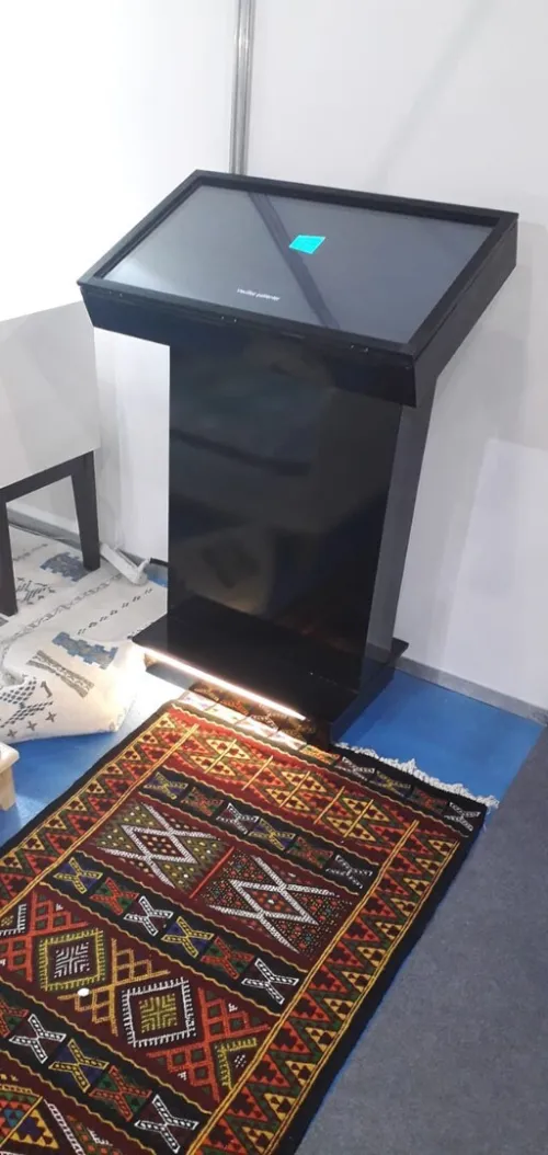 Borne tactile ,KIOSK digital, écran, écran de contrôle digital 