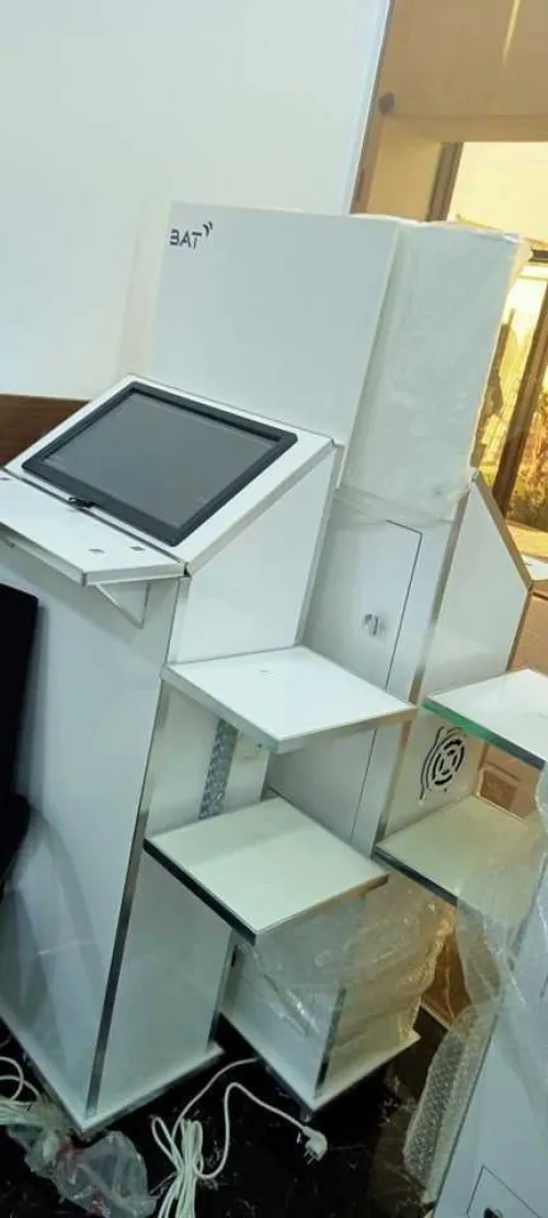 Borne tactile ,KIOSK digital, écran, écran de contrôle digital 