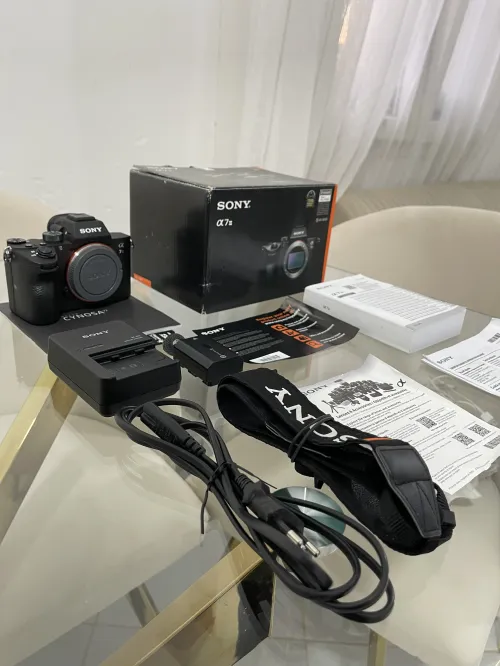 Sony A7 III : Très bon état / 6k click + carte mémoire 128 gb