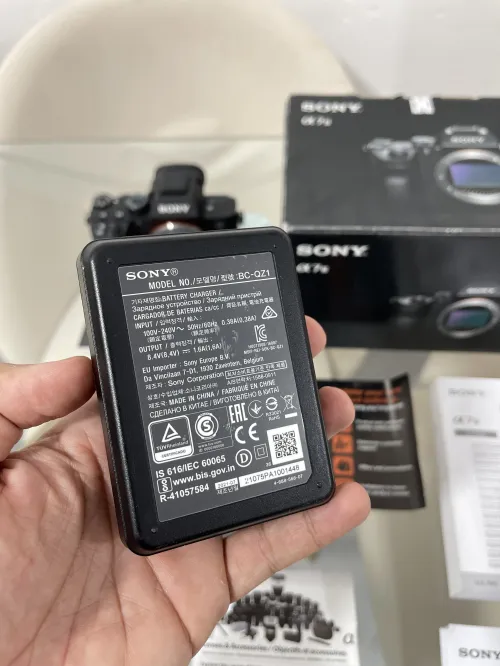 Sony A7 III : Très bon état / 6k click + carte mémoire 128 gb