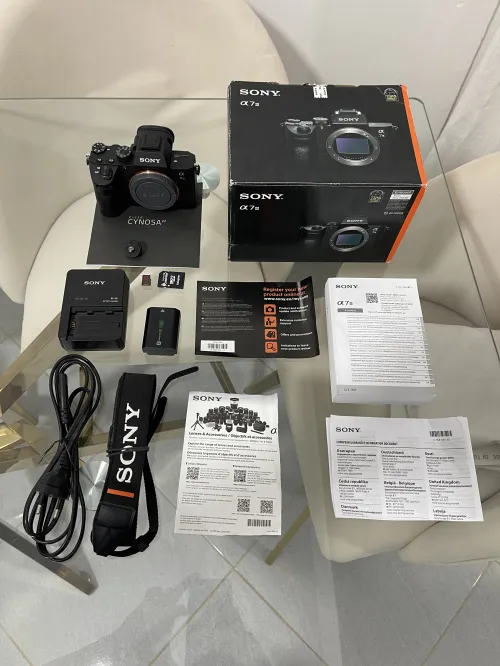Sony A7 III : Très bon état / 6k click + carte mémoire 128 gb