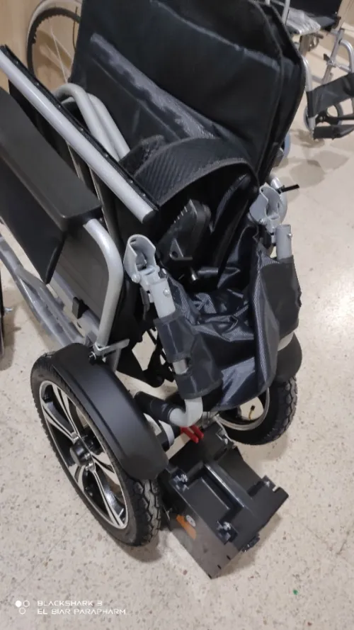 Fauteuil roulant Electrique pliable et léger