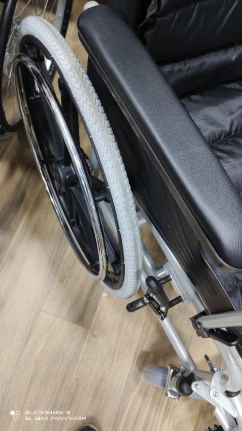 Fauteuil roulant large 56 cm penu gonflable 