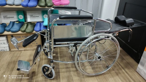 Fauteuil roulant gard robe lit