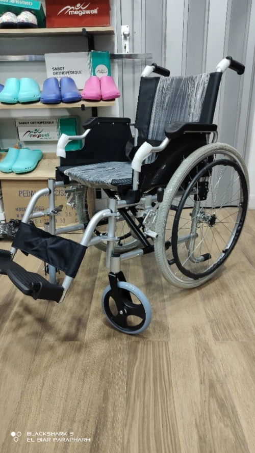 Fauteuil roulant noir aluminium 