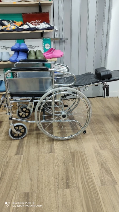 Fauteuil roulant gard robe lit
