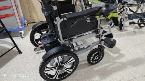 Fauteuil roulant Electrique pliable et léger