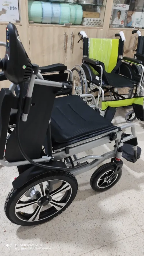Fauteuil roulant Electrique pliable et léger