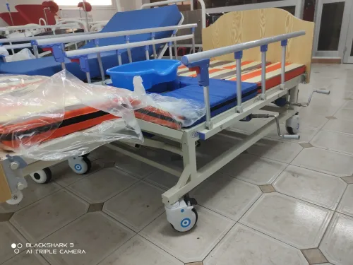 Lit médicalisé multipositions  garde robe pour soins  a domicile 