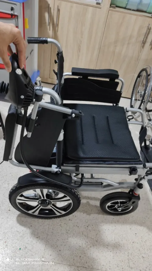Fauteuil roulant Electrique pliable et léger