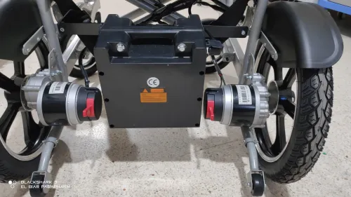 Fauteuil roulant Electrique pliable et léger