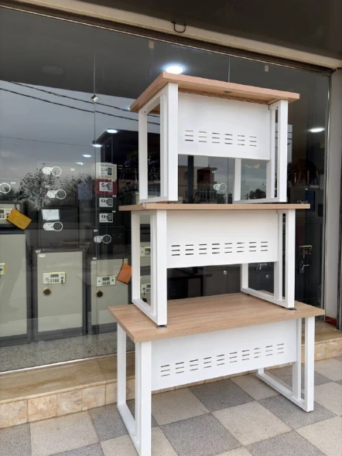 bureau en pieds métallique