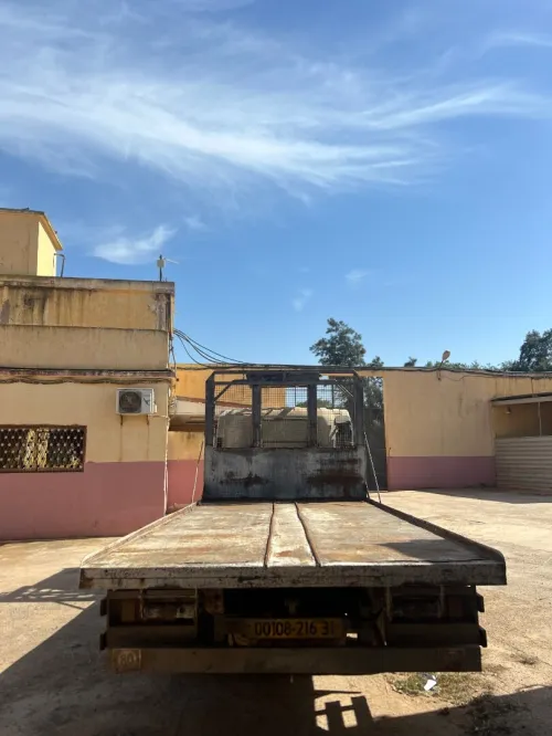 Isuzu NPR71 مسحة 2016