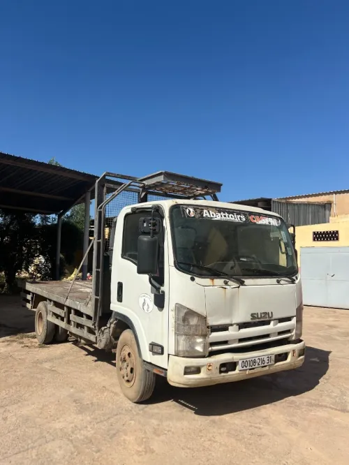 Isuzu NPR71 مسحة 2016