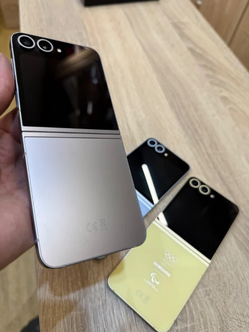 Samsung Z flip 5/ Zflip6 / Z flip 7