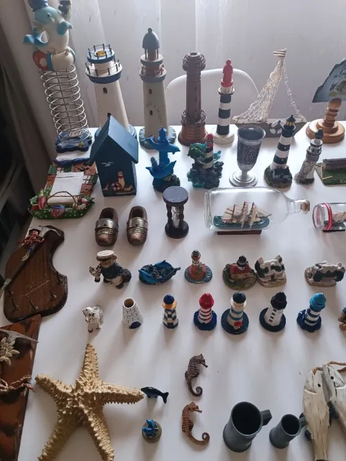 Collections variée d'objets de décoration sur le thème marin