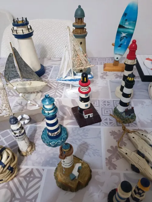 Collections variée d'objets de décoration sur le thème marin