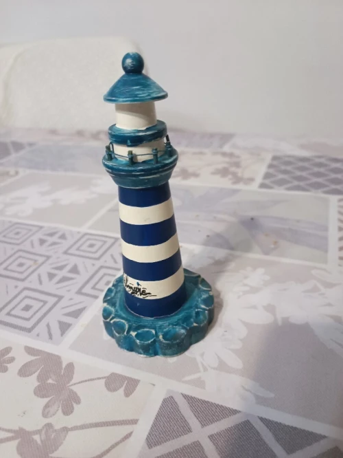 Collections variée d'objets de décoration sur le thème marin