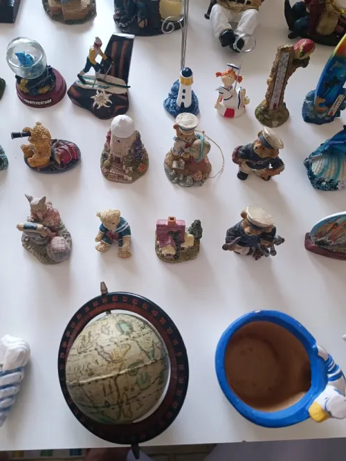 Collections variée d'objets de décoration sur le thème marin
