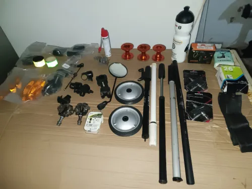 lot de pièces et accessoires vélo original venu de France