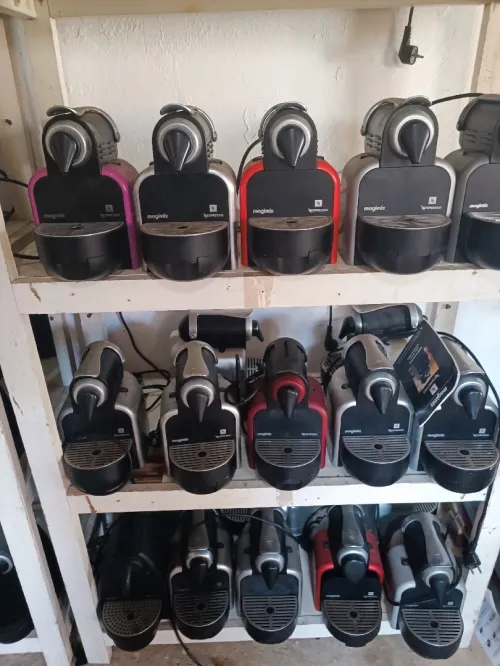 Machine à café Nespresso . Voir en bas de l'annonce  la liste des modèles avec prix