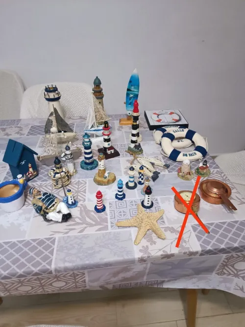 Collections variée d'objets de décoration sur le thème marin