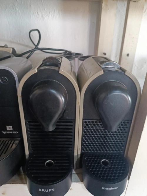 Machine à café Nespresso . Voir en bas de l'annonce  la liste des modèles avec prix