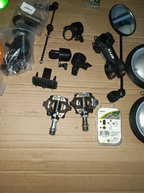 lot de pièces et accessoires vélo original venu de France