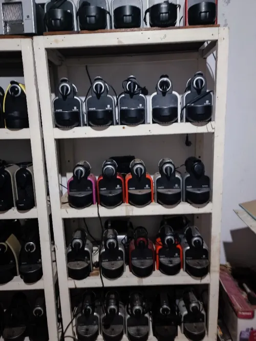 Machine à café Nespresso . Voir en bas de l'annonce  la liste des modèles avec prix