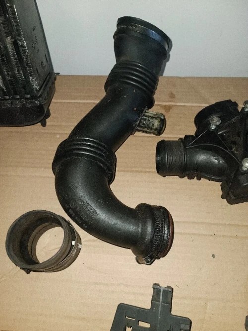 Lot complet de pièces auto Citroën C3 et Peugeot 207 1.6 Hdi 90 Cv