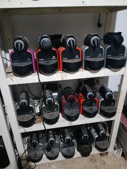 Machine à café Nespresso . Voir en bas de l'annonce  la liste des modèles avec prix
