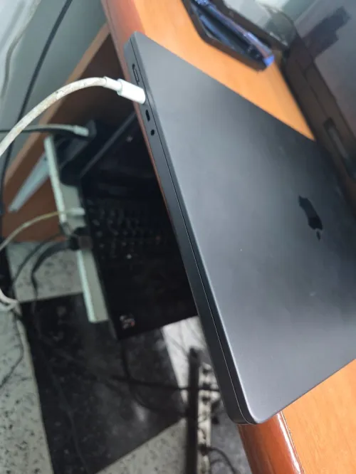 Macbook pro 16 M4 max 48Gb 1to