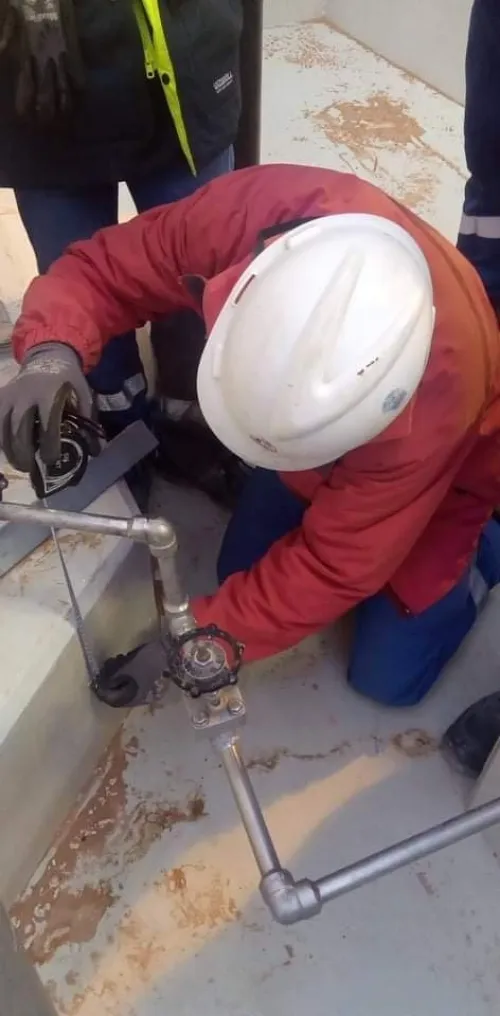 Réparation en PRV / GRP Fibre de verre / fiberglass / Citernes / cuves / conduites / tuyaux