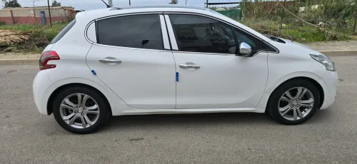 Peugeot 208 2015 Allure