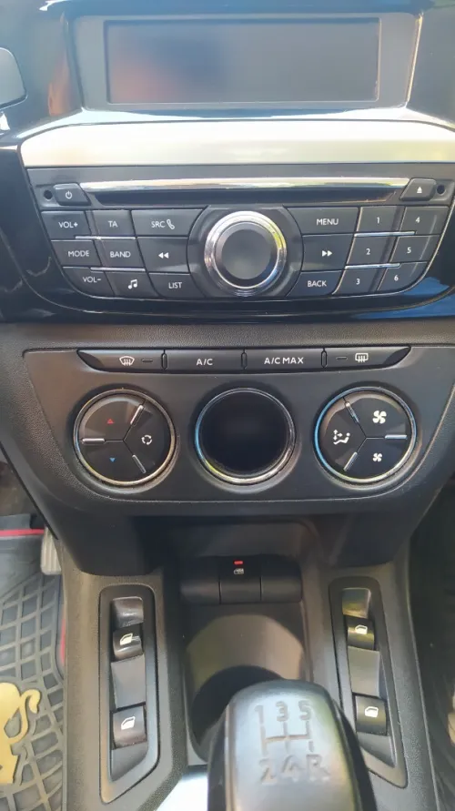 Peugeot 301 2015 Allure