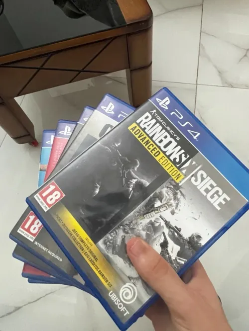 un pack 4 cd ps4 + un gratuit